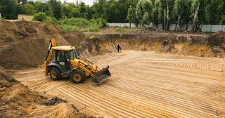 Разработка котлована Кузнецк стоимость за от 566 руб. м3 - заказать работы по копке и рытью котлованов | траншей